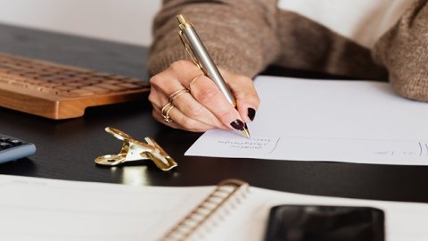 京東國際平臺(tái)優(yōu)點(diǎn)：物流速度快、商品種類豐富、售后服務(wù)好